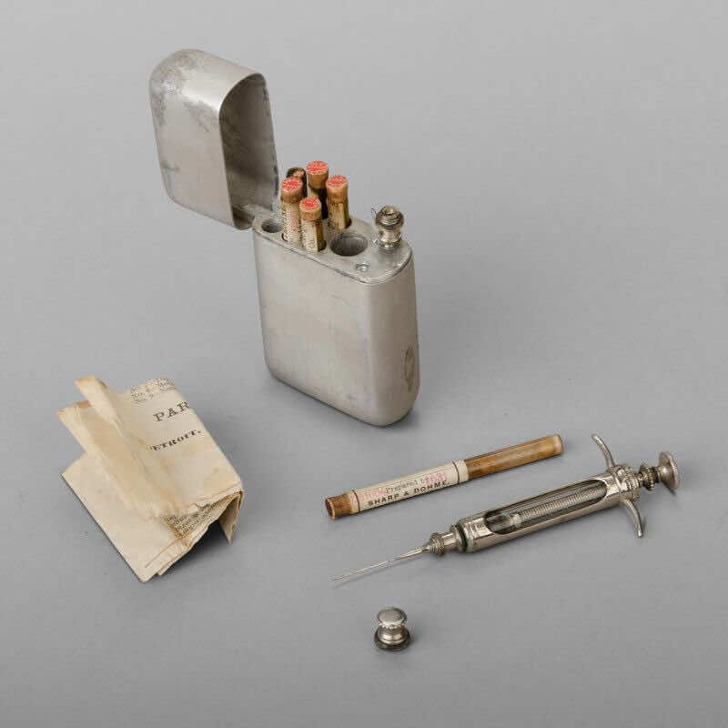 Portable Hypodermic Kit by Parke, Davis & Co. (Early XXth Century )