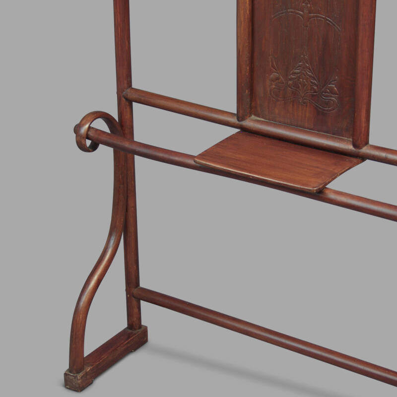 Porte-manteaux Thonet en hètre teinté<br> – Image 2